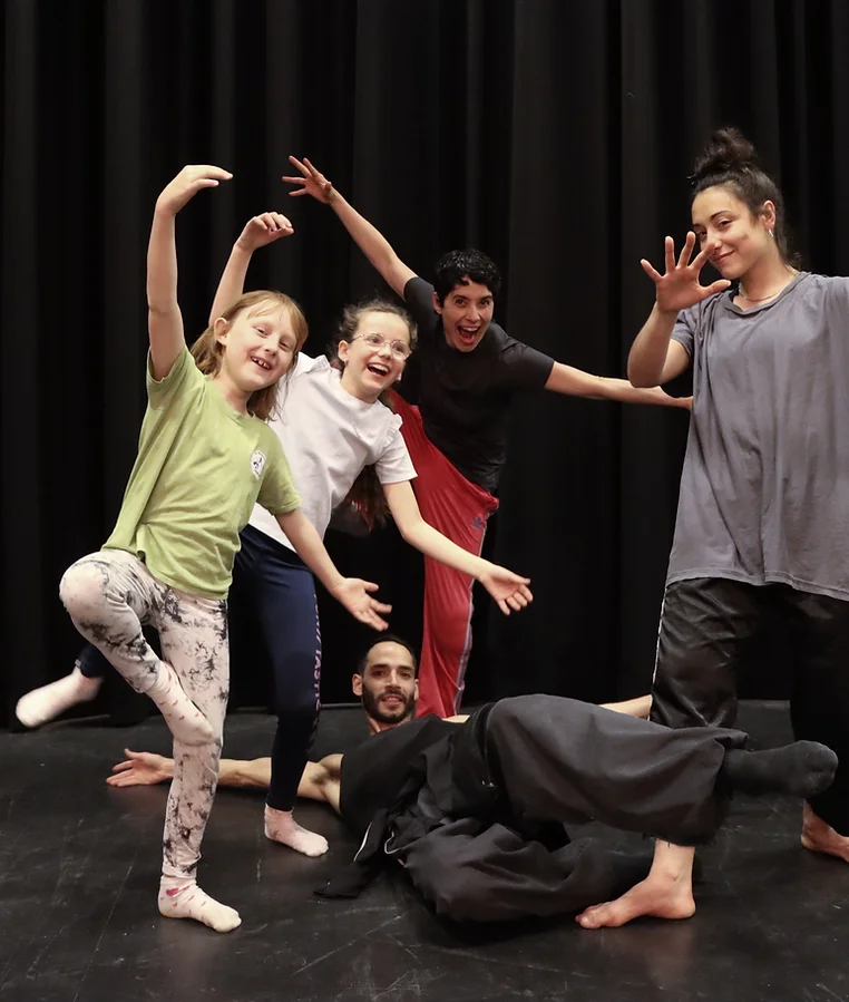 Professional dance classes near me, Professional dance companies. Professional dance academy near me, Professional dance courses, Contemporary dance berlin, Contemporary dance classes berlin, Contemporary dance classes near me, Freestyle dance near me, choreographer in berlin, choreographer and dancer in Berlin, Umtanz