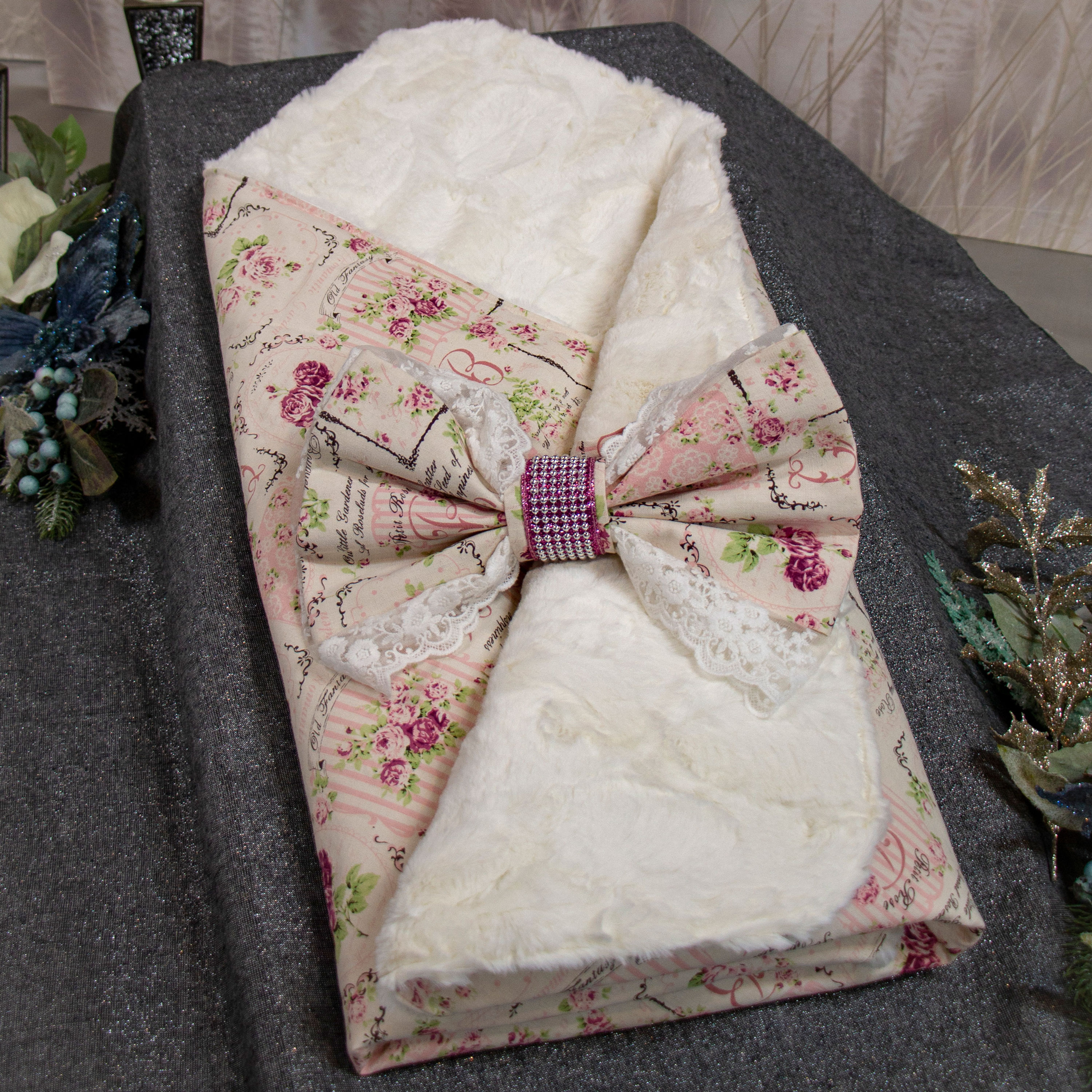 VINTAGE ROSE BUNTING BLANKET