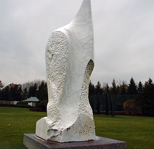 White Carrara marble Hermelin Gardens h.300cm