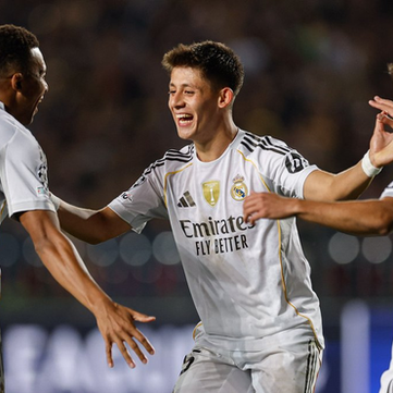 Mbappé, Güler y Brahim celebrando un gol.