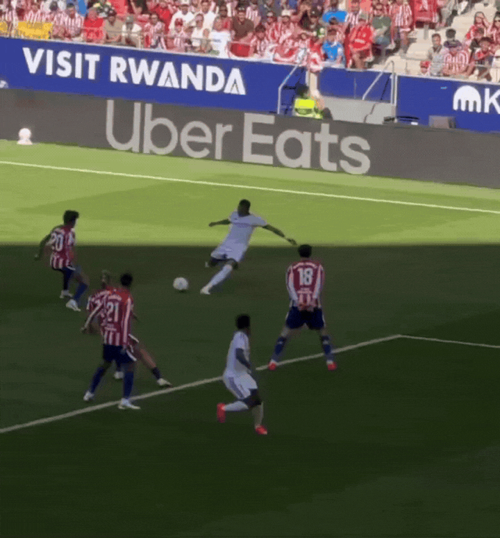 Penalti no pitado por mano de Pubil. | Fuente: La Liga / Movistar