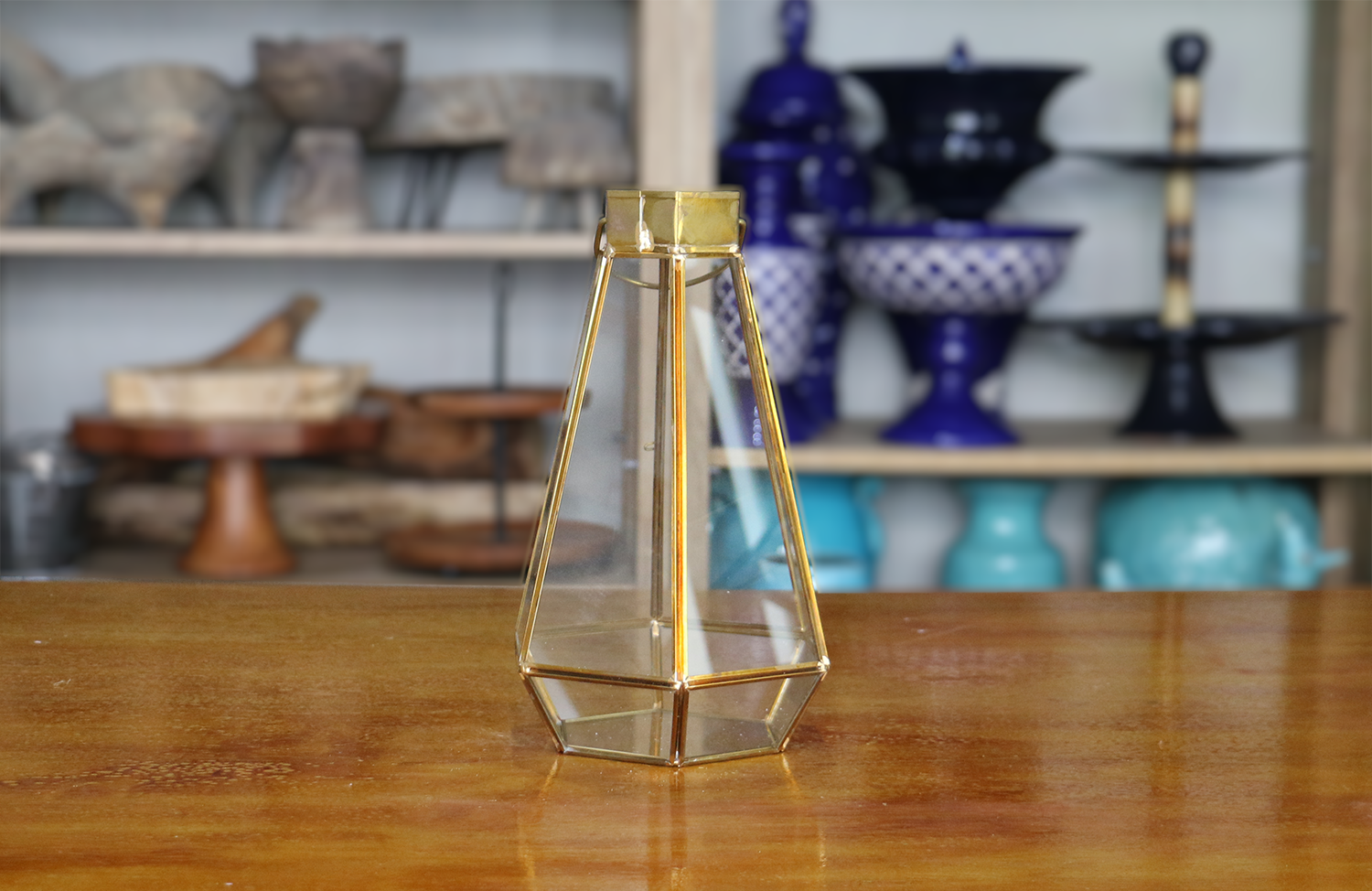 Lanterna geométrica dourada