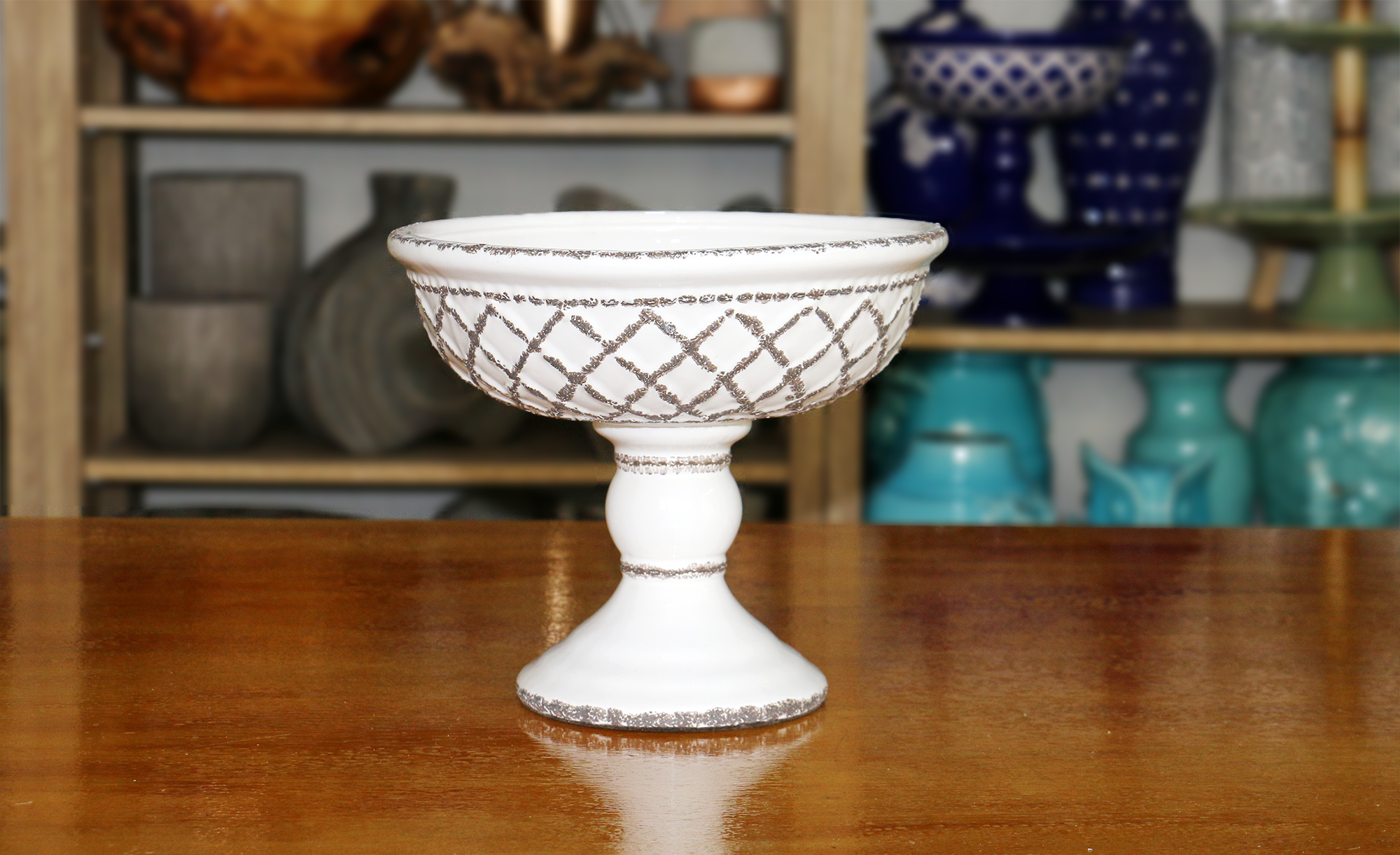 Floreira branca rendada