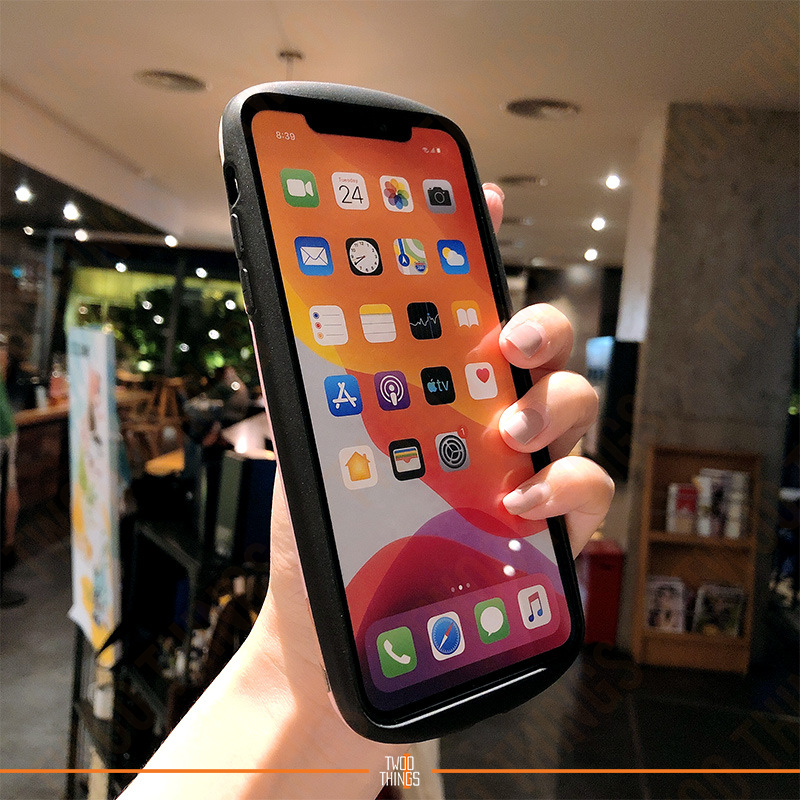 Thumbnail: The back of Daisy and Minnie