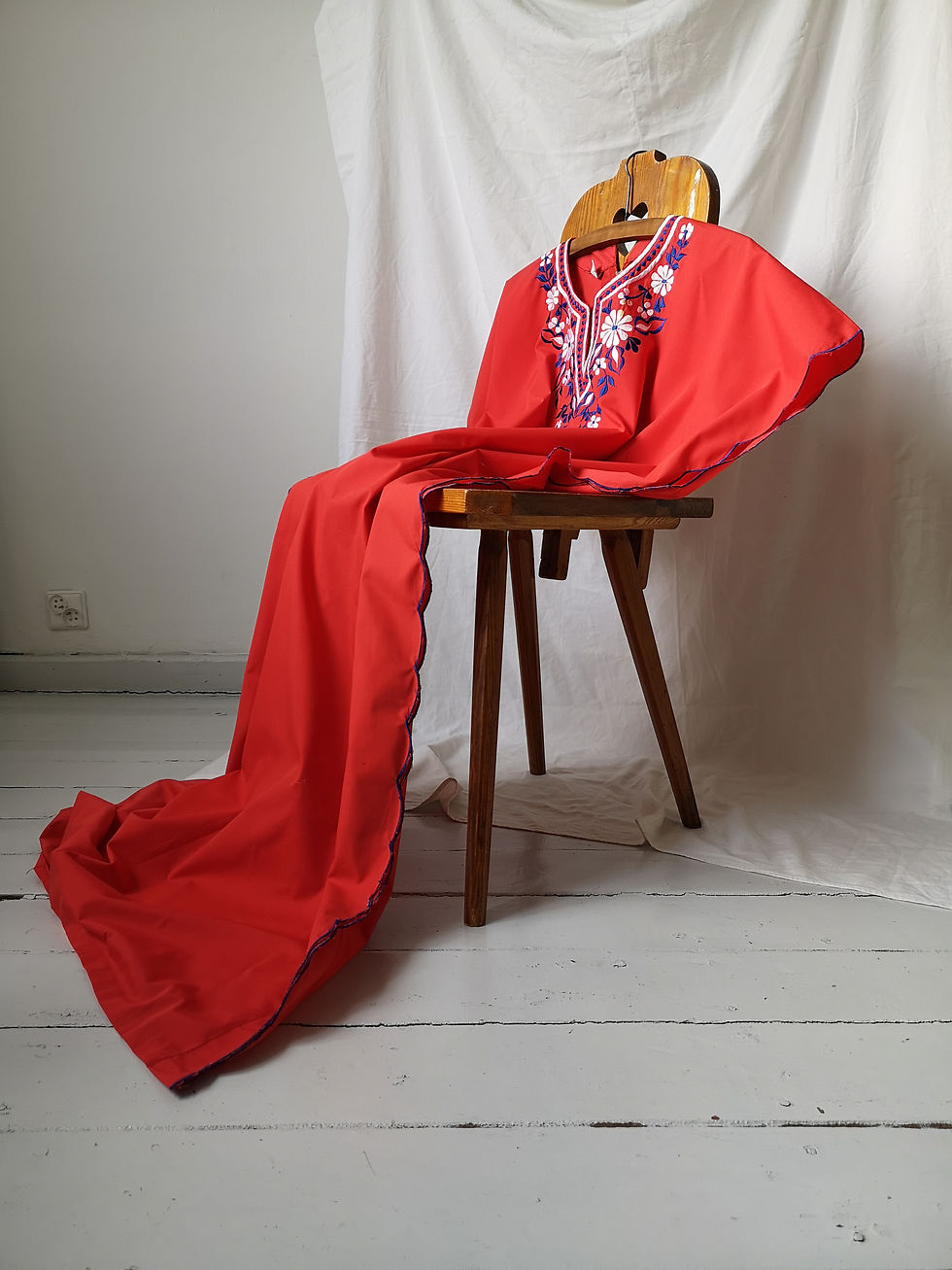 Miniatura: rezerwacja Sukienka lata 70. z haftami L