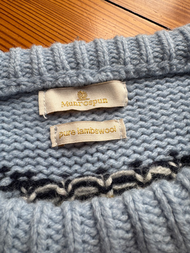 MUNROSPUN pure new wool sweter w maskonury Vintage For Ever