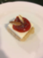 CANAPES DE QUESO DE CABRA