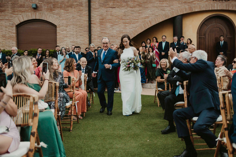 Novia entra en la ceremonia