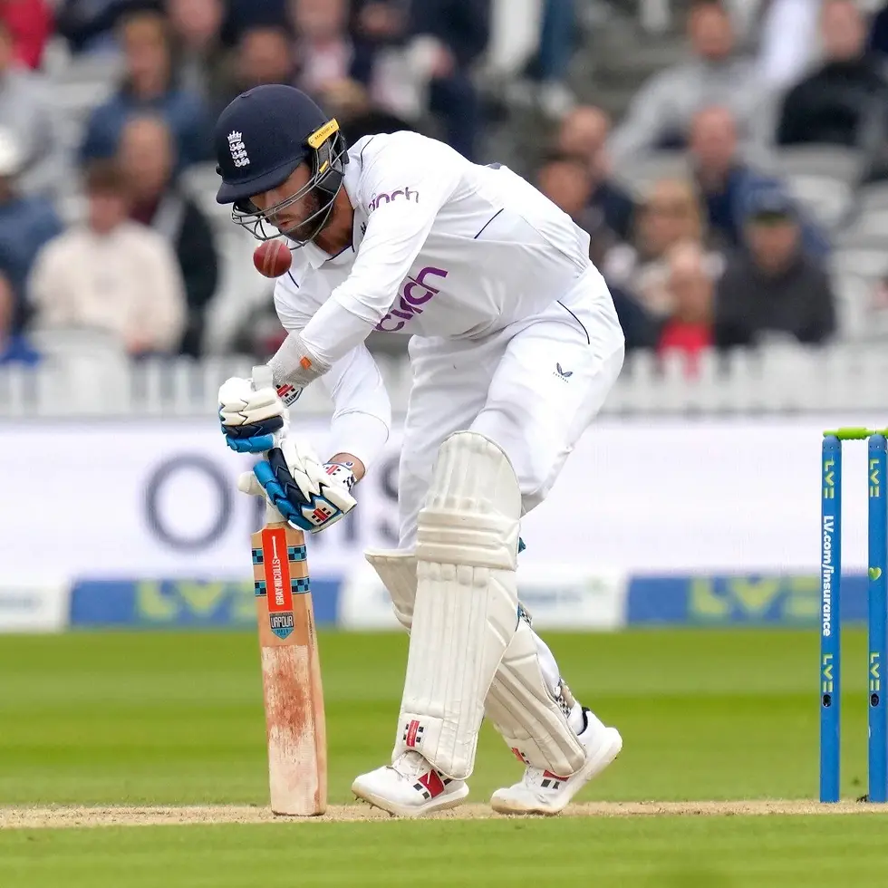 Wicket!! Foakes (6) was out on the second delivery of the 39th over, bowled by Kuldeep. This marks Kuldeep's second wicket. England's current score is 173/6 in 39 overs |Reddy Anna