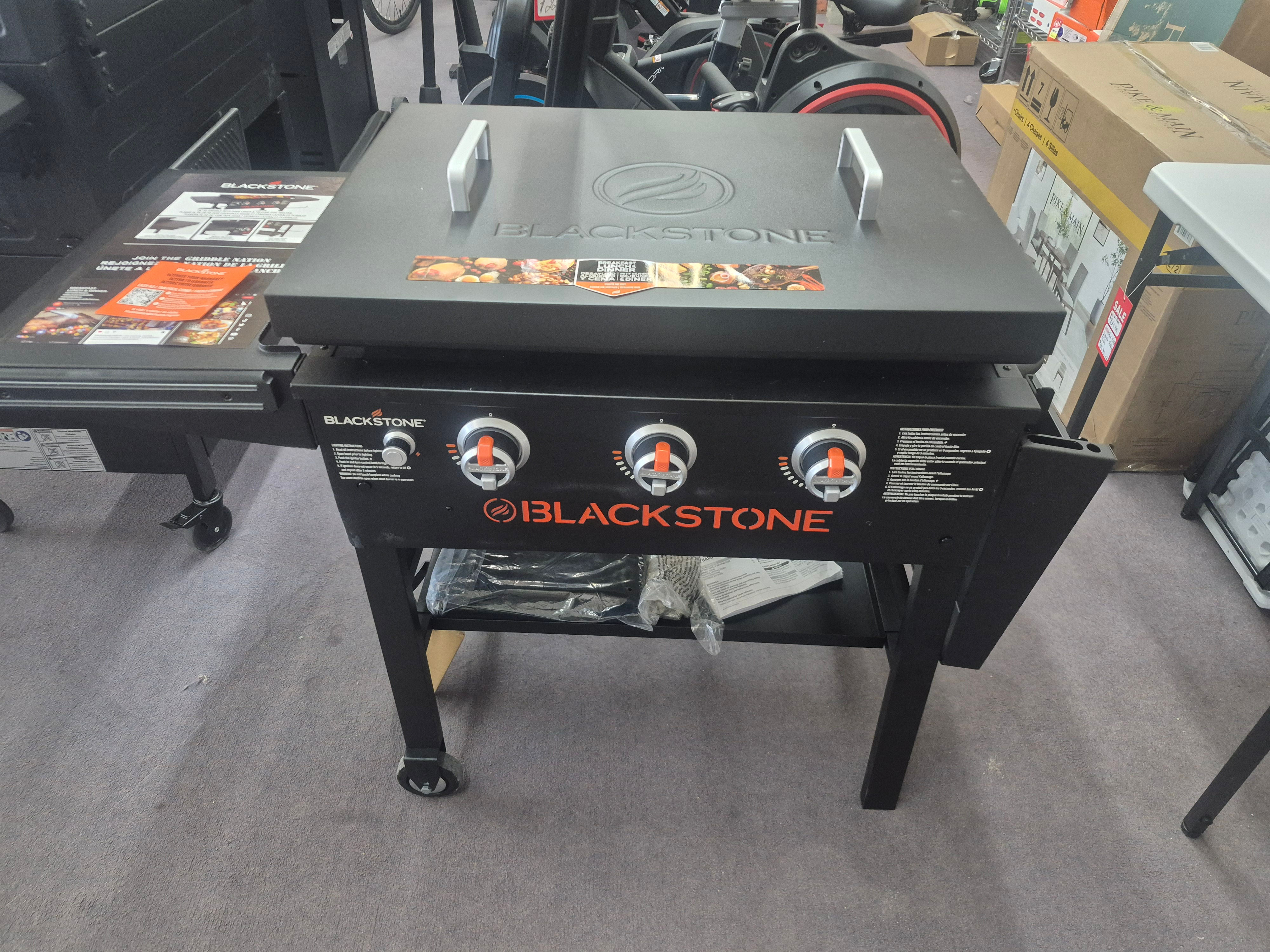 Blackstone 28" XL Omnivore Griddle with Hood and Soft Cover Bundle
