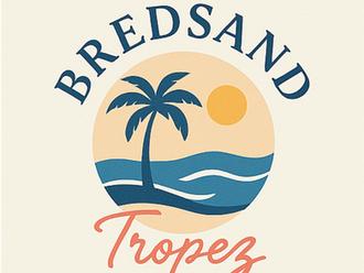 Logotyp för Bredsand Tropez med palm, sol och hav i somriga färger.