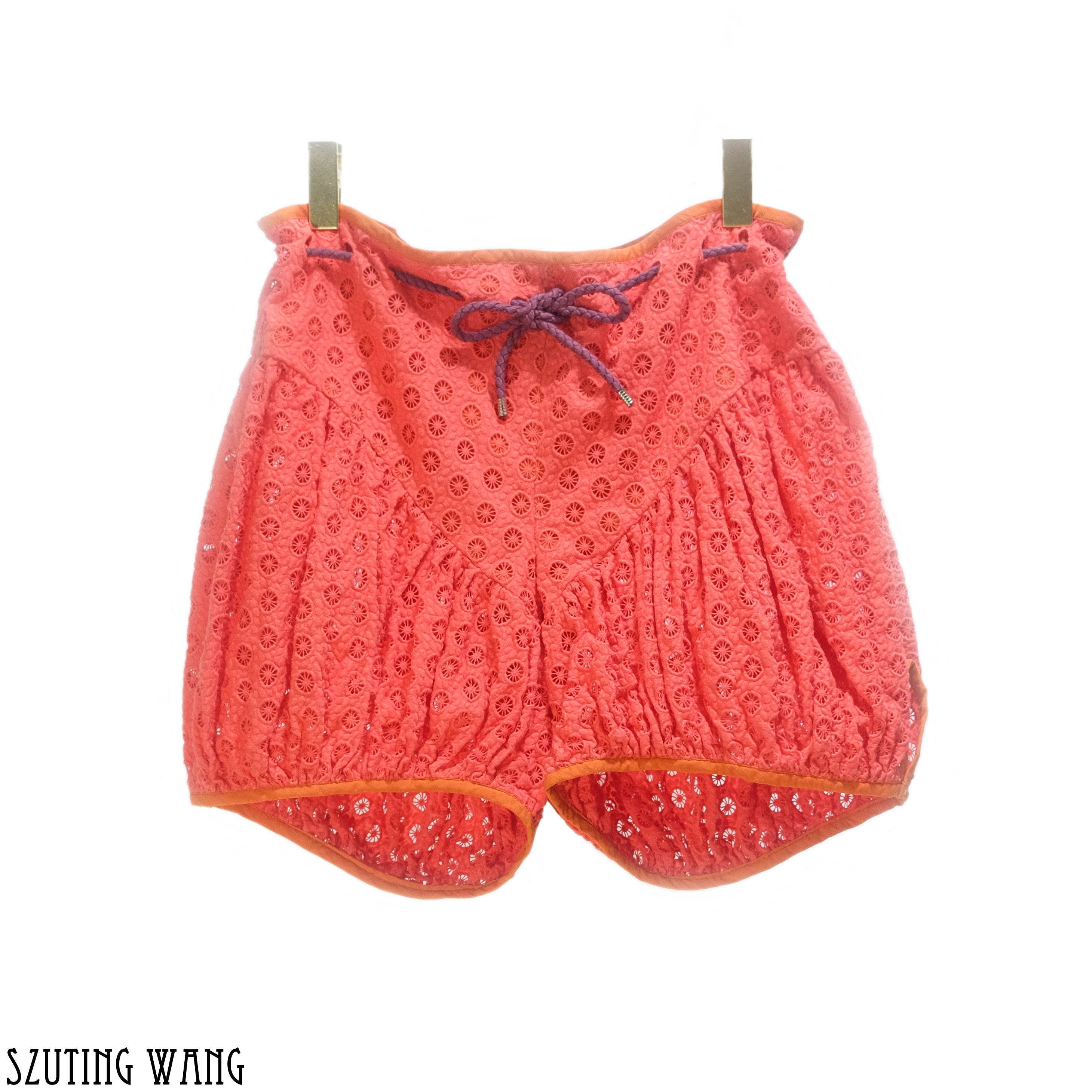 𝐒𝐙𝐔𝐓𝐈𝐍𝐆 𝐖𝐀𝐍𝐆 𝐒𝐩𝐫𝐢𝐧𝐠/𝐒𝐮𝐦𝐦𝐞𝐫 春夏 可愛 俏皮 珊瑚橘 縷空花紋刺繡 棉質 寬鬆 燈籠褲