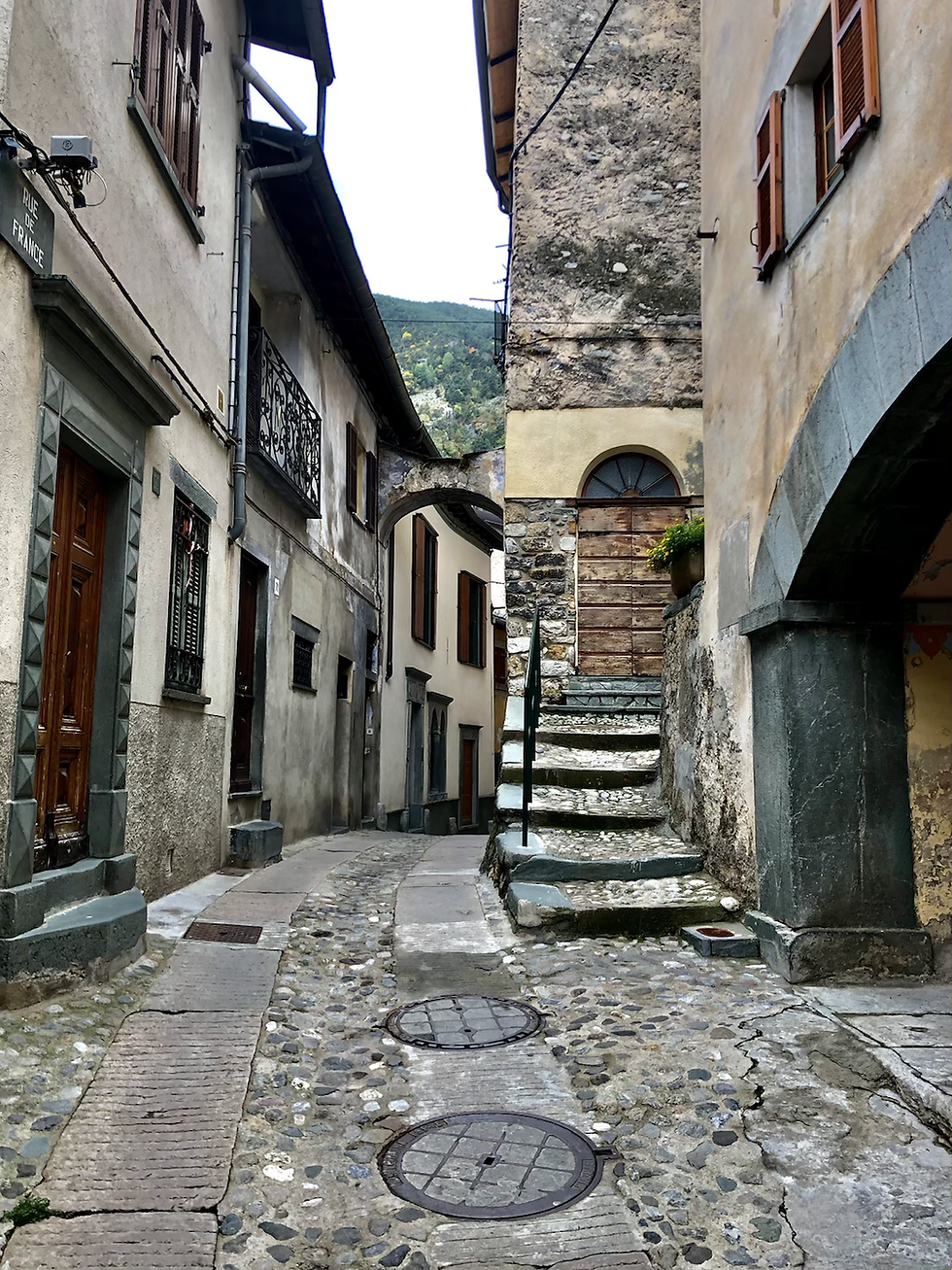 The cobbled streets of Tende.