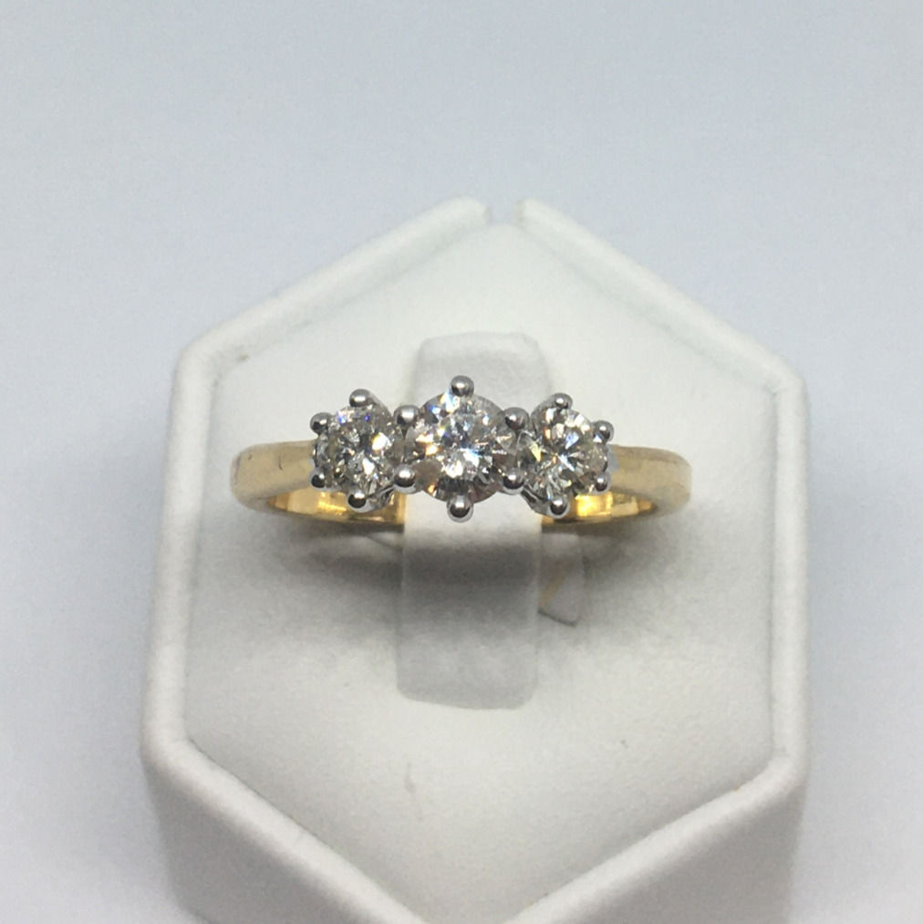 18ct Gold Diamond Ring