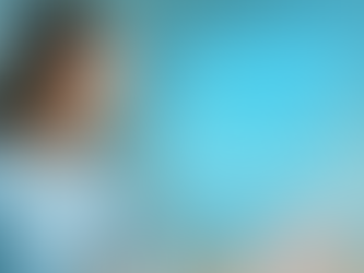 女性がAIと対話しながらブログやアフィリエイトを学ぶ様子。LiveGoodをテーマにした未来的な学習シーン。