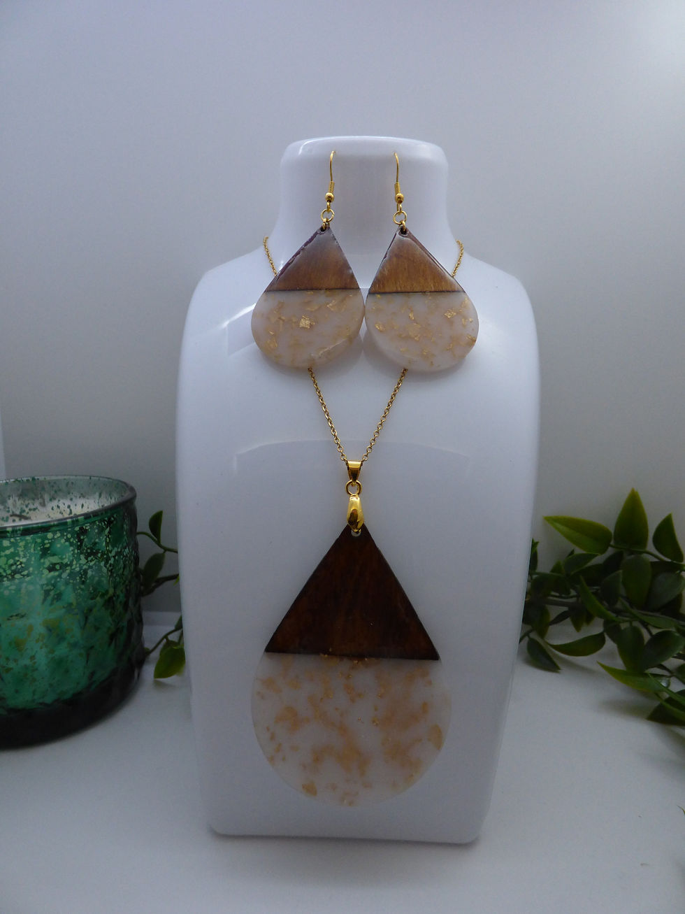Wood & Resin Set of Drop Dangle Earrings And Necklace.