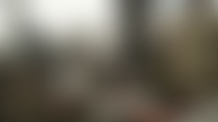 chuva vista de uma janela, cidade com prédios ao fundo