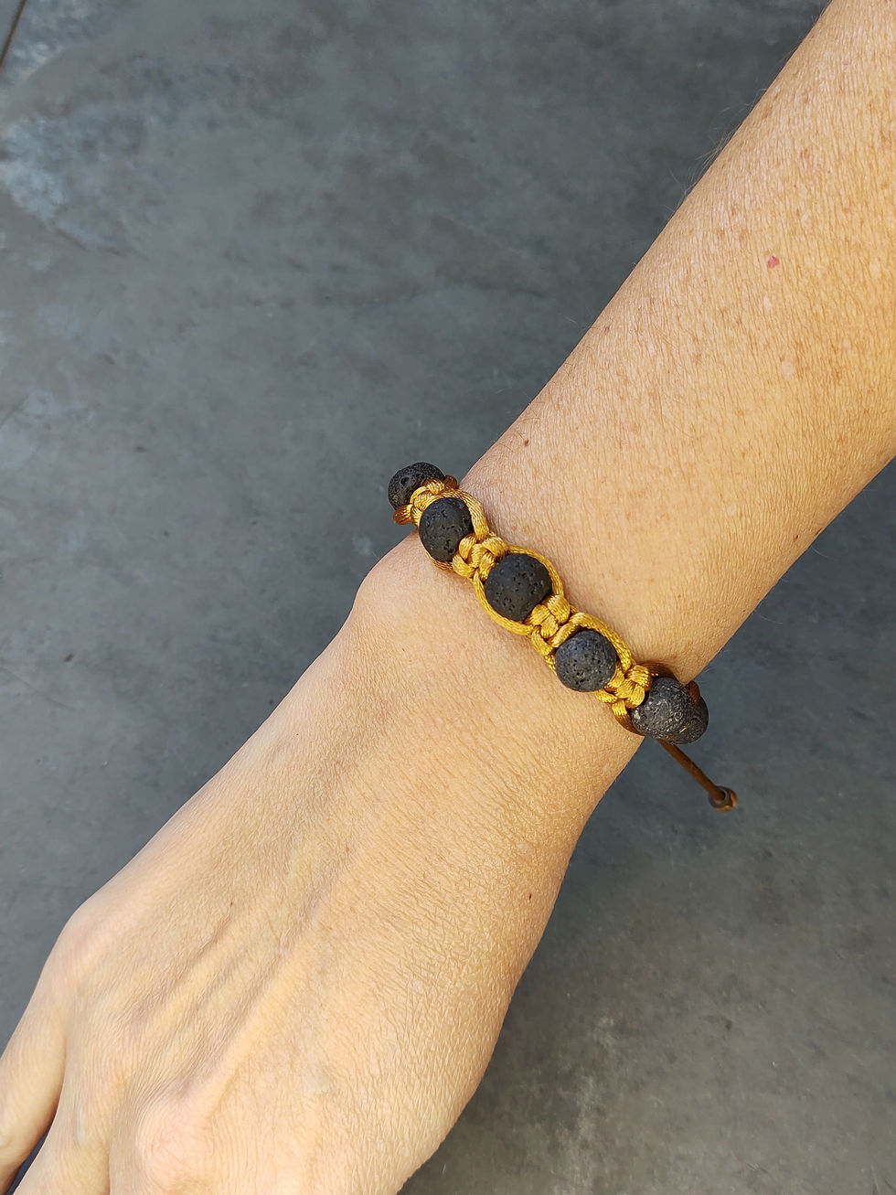 Thumbnail: Pulseira Macramê com Contas de Lava