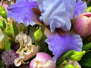 Eventi aziendali a Firenze e in Toscana: come usare i fiori senza trasformare la sala in un giardino caotico