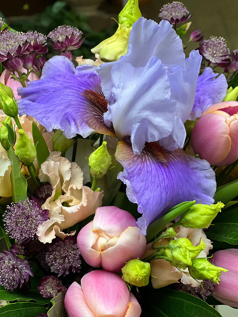 Eventi aziendali a Firenze e in Toscana: come usare i fiori senza trasformare la sala in un giardino caotico