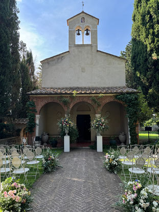 - Allestimento floreale matrimonio elegante alla Tenuta Argiano Montalcino – Bottega dei Fiori