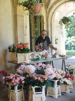 Allestimento floreale creativo per Flower Bar matrimonio in Toscana – Bottega dei Fiori