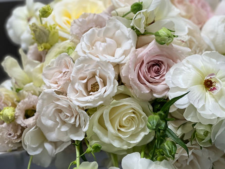 Bouquet da sposa elegante con fiori freschi di stagione - Bottega dei Fiori Firenze