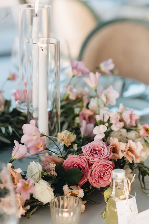 Bottega dei Fiori centrotavoa per ricevimento di nozze con fiori di stagione a Villa olmi