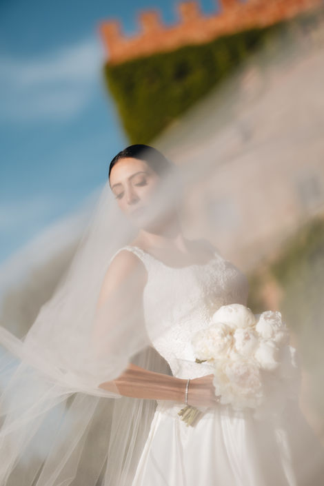 - Bouquet da sposa con peonie bianche al Borgo Tre Rose – matrimonio in Toscana | Bottega dei Fiori