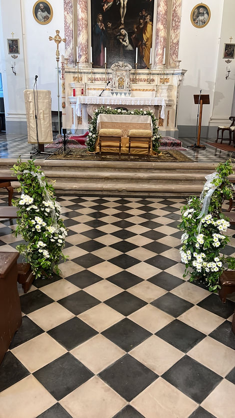 Allestimento floreale cerimonia di matrimonio elegante alla Certosa di Pontignano – Bottega dei Fiori