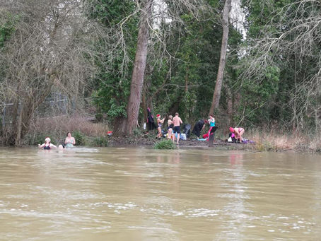 65@65 SWIM #35, CHRISTMAS EVE, THE THAMES AT IFFLEY LOCK