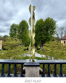 Tillfälligt konstverk, skulptur på framsidan av Görvälns Slott