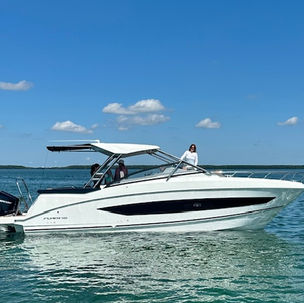 Sea Casita, 35' Beneteau Flyer 10 charter boat, on Biscayne Bay