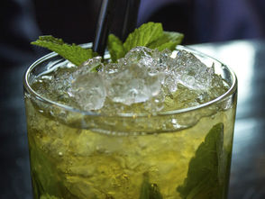 Peda Libre Drink mit viel Eis im Glas