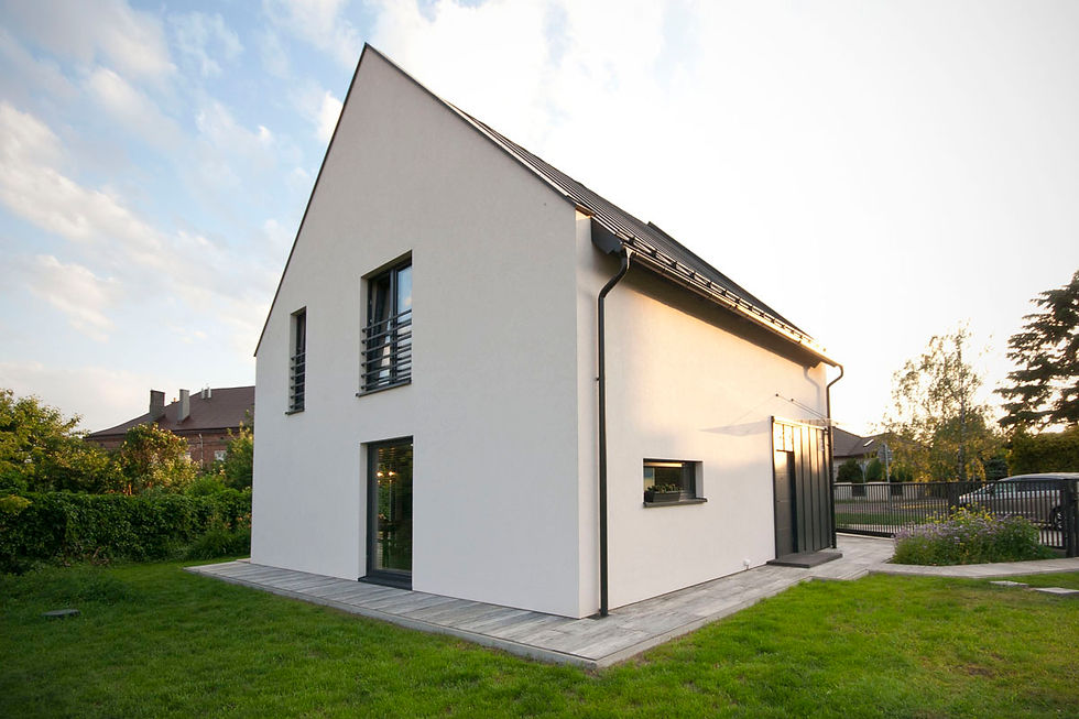 HOUSE RUN BY THE SUN