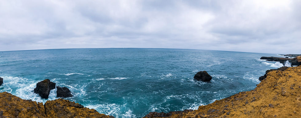 La puntilla de Salinas, más conocida como la Chocolatera, es la punta mas saliente del Ecuador continental.