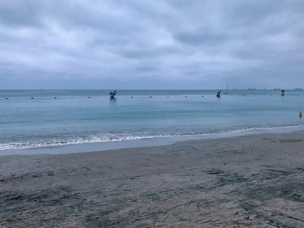 En esta imagen, trato demostrar el inmenso mar, aquel que en sus profundidades guarda paraísos indescriptibles y a sus orillas es cómplice de historias irrepetibles.