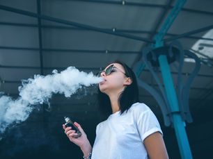 La OMS advierte sobre falsos reclamos de la industria del cigarrillo electrónico y pide regulaciones más estrictas