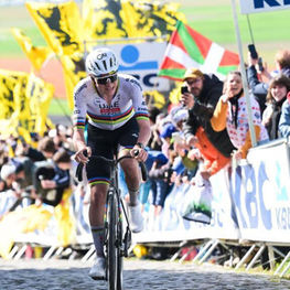 Pogačar conquista su tercer Tour de Flandes al imponerse en solitario