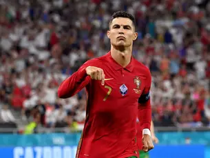 Cristiano Ronaldo marca doblete pero Dominik Szoboszlai le arruina la fiesta