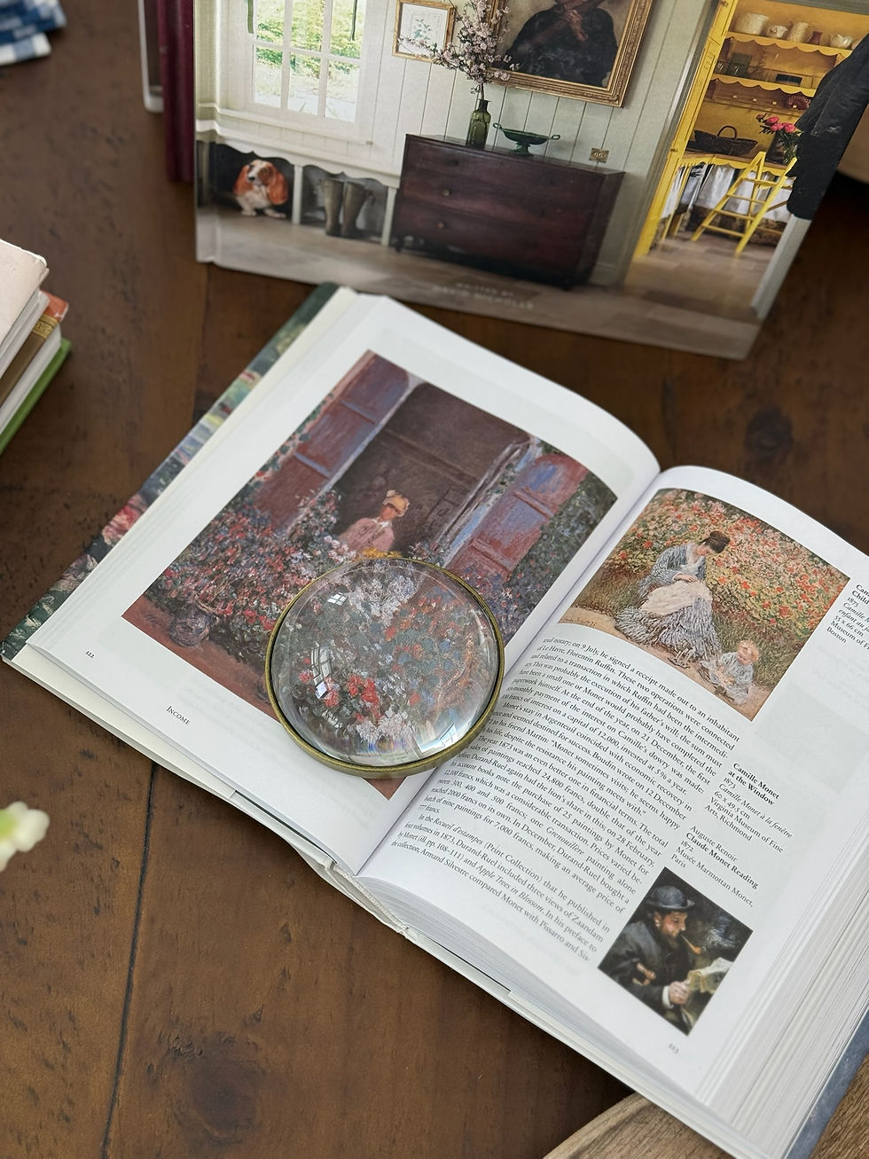 Thumbnail: Top-down view of the magnifying glass on a book