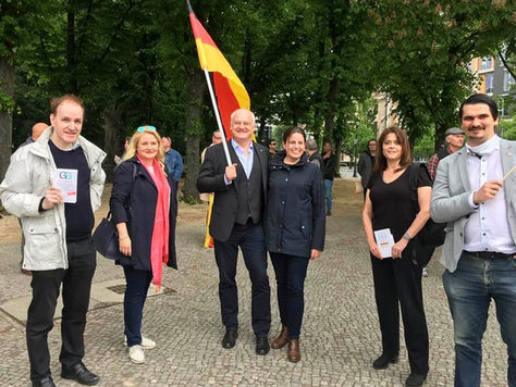 Bei der Demo zum Verfassungstag