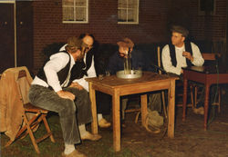 Foto 3 Tontje en gebroeders Martens in het café van Gurtjes Bert