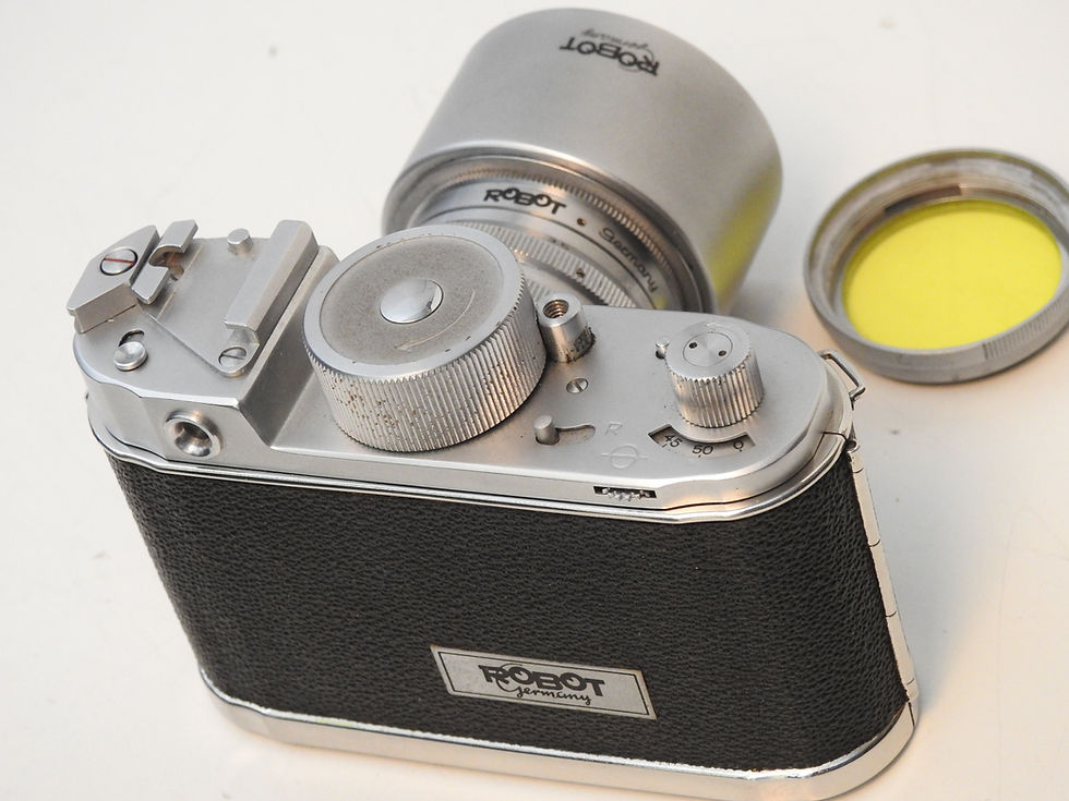 Thumbnail: ROBOT STAR Half frame film camera + Schneider 40mm 1.9 + Leather Case