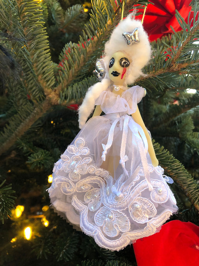 Dolls/Ornaments/Fashion Pins/Queen Alice Coupon Code +more!