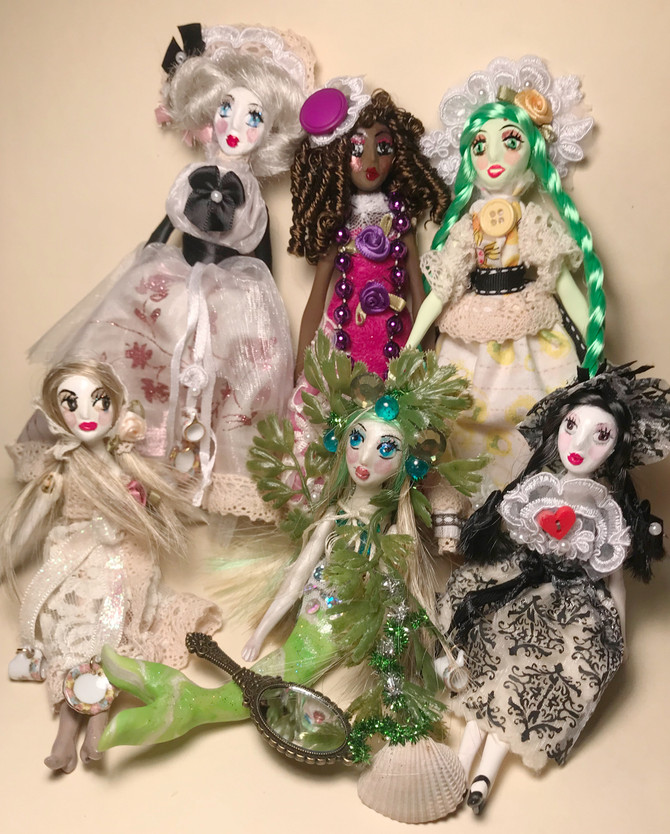 Ostara Holiday Box ! Happy International Women's Day! Queen Alice Tarot is Back! Paper Doll Drea