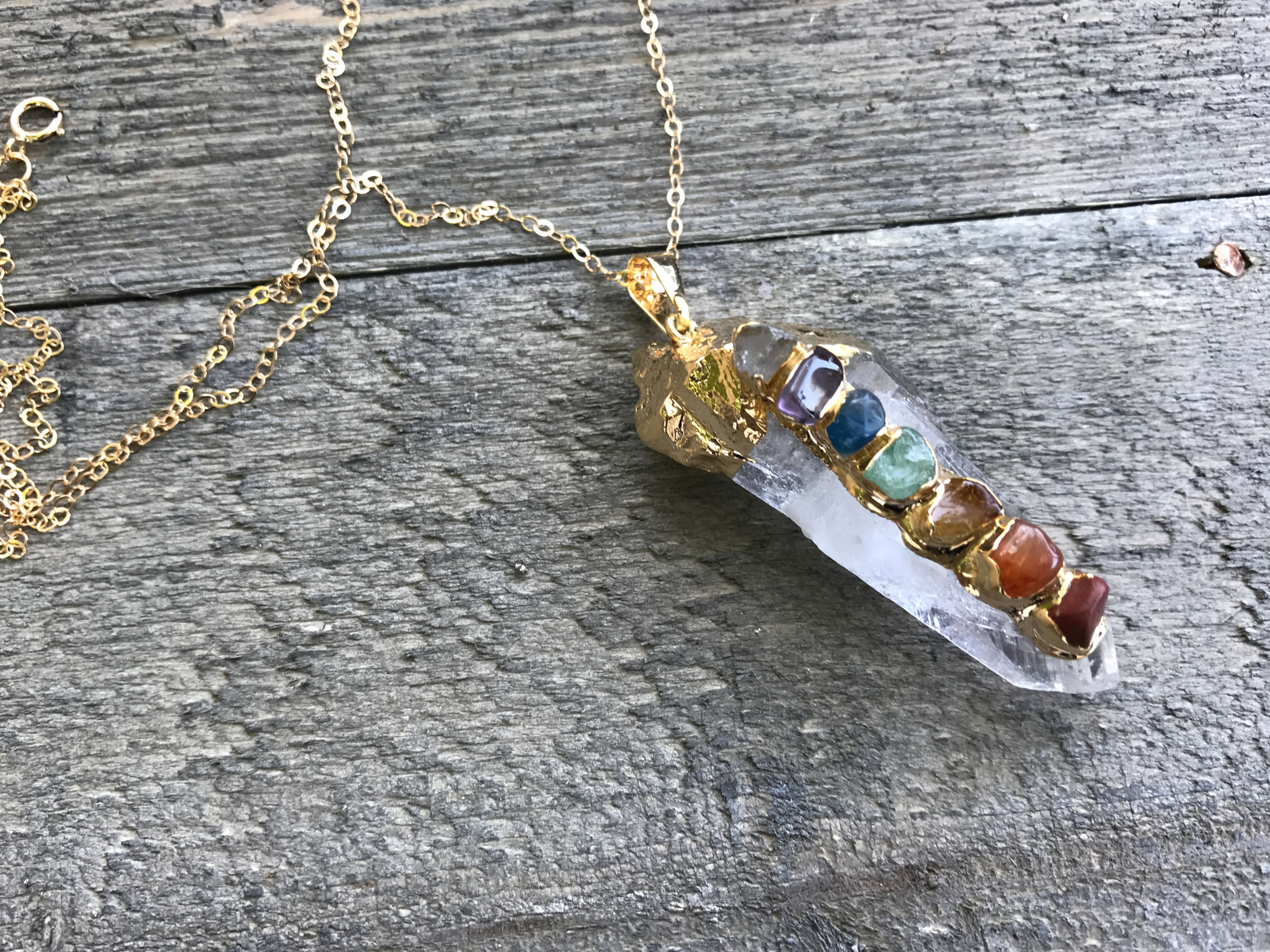 CHAKRA QUARTZ NECKLACE 