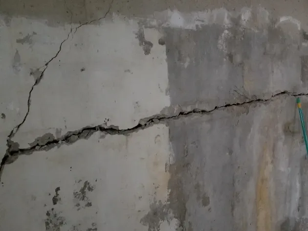 Horizontal Crack on a Foundation Wall