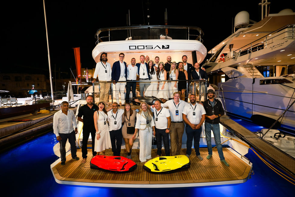 Azimut Team Photo