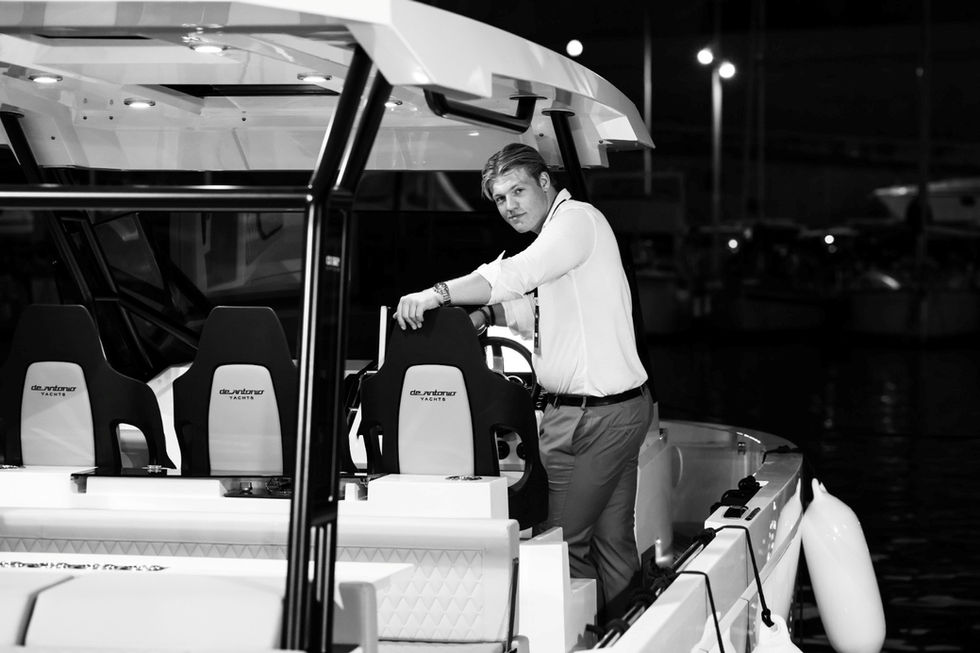 D36, De Antonio Yachts, Sales Representative